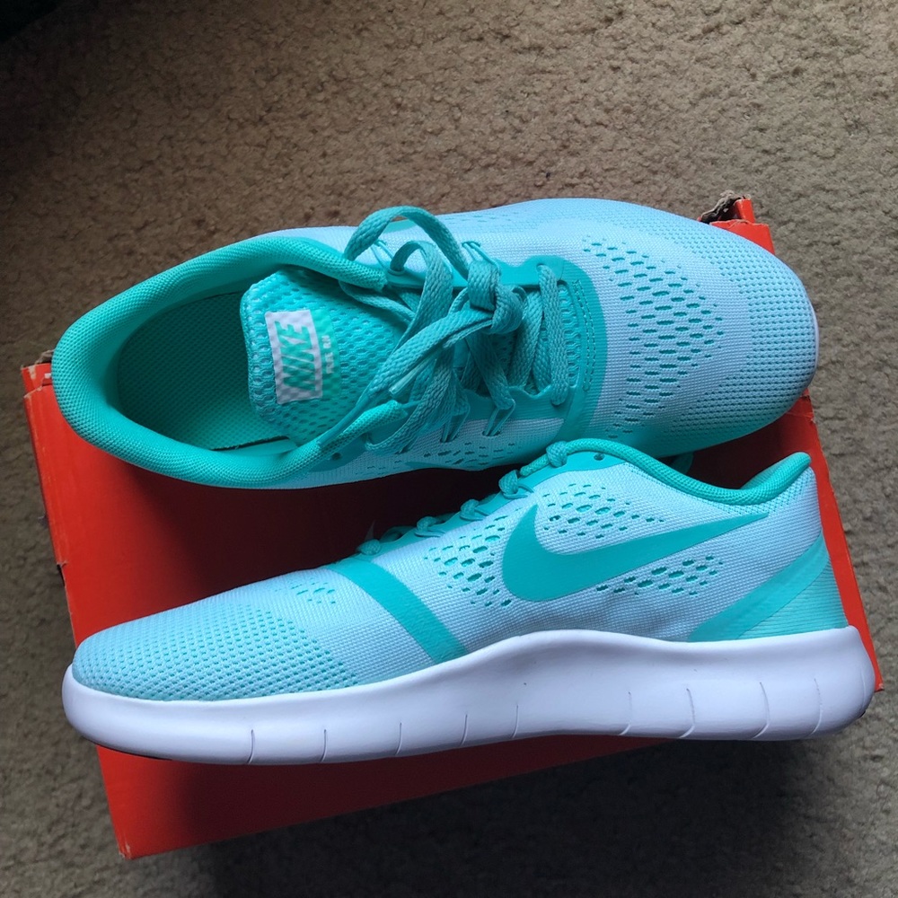 Grade School Nike Free Run - Picture 2 of 4
